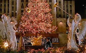 USA. Macaulay Culkin and Catherine O'Hara  in ©20th Century Fox holiday special : Home Alone 2: Lost in New York (1992).
Plot: One year after Kevin McCallister was left home alone and had to defeat a pair of bumbling burglars, he accidentally finds himself stranded in New York City - and the same criminals are not far behind. 
Ref: LMK110-J6769-091220
Supplied by LMKMEDIA. Editorial Only.
Landmark Media is not the copyright owner of these Film or TV stills but provides a service only for recognised Media outlets. pictures@lmkmedia.com