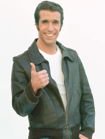 American actor Henry Winkler as Arthur 'Fonzie' Fonzarelli in 'Happy Days', circa 1975. (Photo by Silver Screen Collection/Hulton Archive/Getty Images)