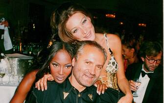 Save the Rain Forest gala Dinner at he Grovesnor House Hotel ,Hosted by Sting
Pic Shows: Naomi Capbell ; Giani Versace ; Carla Bruni