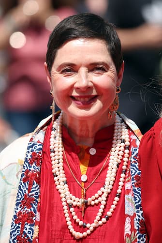 CANNES, FRANCE - MAY 26:  Isabella Rossellini attends the "La Chimera (The Chimera)" red carpet during the 76th annual Cannes film festival at Palais des Festivals on May 26, 2023 in Cannes, France. (Photo by Daniele Venturelli/WireImage)