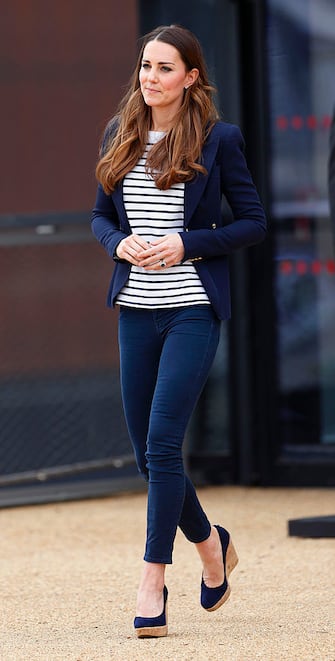 LONDON, UNITED KINGDOM - OCTOBER 18: (EMBARGOED FOR PUBLICATION IN UK NEWSPAPERS UNTIL 48 HOURS AFTER CREATE DATE AND TIME) Catherine, Duchess of Cambridge leaves the Copper Box Arena in the Queen Elizabeth Olympic Park after attending a SportsAid Athlete Workshop on October 18, 2013 in London, England. (Photo by Max Mumby/Indigo/Getty Images)