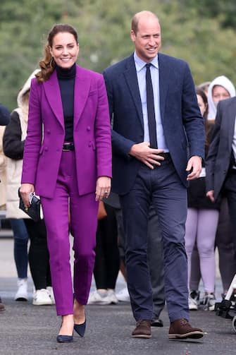 LONDONDERRY, NORTHERN IRELAND - SEPTEMBER 29: Catherine, Duchess of Cambridge and Prince William, Duke of Cambridge visit the Ulster University Magee Campus on September 29, 2021 in Londonderry, Northern Ireland. (Photo by Chris Jackson/Getty Images)