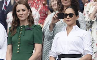 LONDON, UNITED KINGDOM - JULY 13: The Duchess of Cambridge (L), The Duchess of Sussex (C) and Pippa Matthews (R) watch the centre court ladies singles finals of the Wimbledon Tennis Championships 2019 held on Day 12 held at the All England Lawn Tennis and Croquet Club on July 13, 2019 in London, United Kingdom. (Photo by Ray Tang/Anadolu Agency/Getty Images)