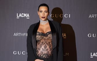 epa05016220 US celebrity Kim Kardashian West arrives for the Los Angeles County Museum of Art (LACMA) Art+Film Gala in Los Angeles, California, USA, 07 November 2015. The fifth annual event honored Mexican film director Alejandro Gonzalez Inarritu and US artist James Turrell.  EPA/EUGENE GARCIA