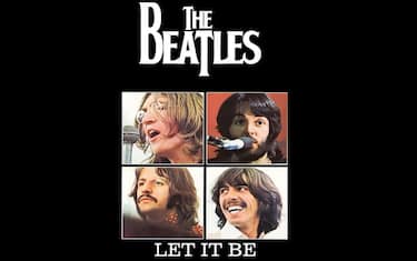 La copertina dell'album dei Beatles ''Let It Be'', 05 maggio 2020. Per i fan dei Beatles aprile e maggio sono due mesi drammatici: il 10 aprile 1970, in un'ormai celeberrima intervista, Paul McCartney annunciava la sua uscita dal gruppo, rendendo ufficiale la fine dei Fab Four. Una settimana dopo usciva il suo primo disco solista. A un mese di distanza, l'8 maggio 1970 usciva "Let It Be", ultimo atto ufficiale della band che ha cambiato il mondo e che si congedava facendo uscire contemporaneamente anche un documentario, diretto da Michael Lindsay Hogg, che raccontava le sedute di registrazione, compreso il leggendario concerto sul tetto del quartier generale della Apple Records di Savile Row a Londra.  ANSA / Immagine tratta da Internet  +++ATTENZIONE LA FOTO NON PUO' ESSERE PUBBLICATA O RIPRODOTTA SENZA L'AUTORIZZAZIONE DELLA FONTE DI ORIGINE CUI SI RINVIA+++   ++NO SALES; NO ARCHIVE; EDITORIAL USE ONLY++