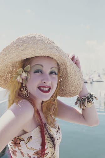 American singer and songwriter Cyndi Lauper in Hawaii, 1986. (Photo by Michael Putland/Getty Images)