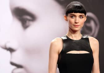 BERLIN, GERMANY - JANUARY 05:  Actress Rooney Mara arrives for the German premiere of the film 'The Girl With the Dragon Tattoo,' ('Verblendung') the first part of a series of film versions of the 'Millennium Trilogy,' based on books of the same name by Swedish author Stieg Larsson, on January 5, 2012 in Berlin, Germany. The film, about an investigative journalist aided in his search for a woman who has been missing for 40 years by a young computer hacker, will be released in German cinemas on January 12.  (Photo by Adam Berry/Getty Images)