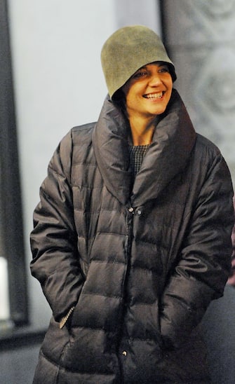 NEW YORK - MARCH 05:  Katie Holmes on location for "The Extra Man" on the streets of Manhattan on March 5, 2009 in New York City.  (Photo by Bobby Bank/WireImage)