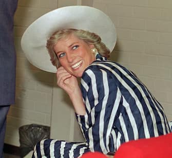 Princess of Wales Diana poses, 27 January 1988, during her visit to the Footscray Park in suburb of Melbourne. (Photo by PATRICK RIVIERE / AFP)        (Photo credit should read PATRICK RIVIERE/AFP via Getty Images)