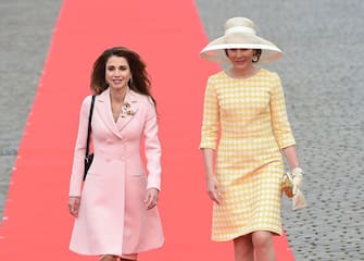 Jordan's Queen Rania (L) and Belgium's Queen Mathilde look on before a reception at the royal palace in Brussels on May 18, 2016, during a state visit of Jordan's King and Queen to Belgium.  / AFP / JOHN THYS        (Photo credit should read JOHN THYS/AFP via Getty Images)