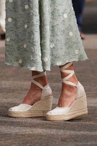 TENERIFE, SPAIN - JUNE 23: Queen Letizia of Spain, shoes detail,  visits the El Confital farm, a Canarian fruit plantation on June 23, 2020 in Tenerife, Spain. This trip to the Canary Islands marks the first visit that is part of a royal tour that will take the King Felipe and Queen Letizia through several Spanish Autonomous Communities with the objective of supporting economic, social and cultural activity after the Coronavirus outbreak. (Photo by Carlos R.  Alvarez/Getty Images)
