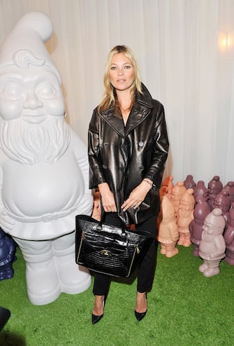 LONDON, ENGLAND - SEPTEMBER 18:  (EMBARGOED FOR PUBLICATION IN UK TABLOID NEWSPAPERS UNTIL 48 HOURS AFTER CREATE DATE AND TIME. MANDATORY CREDIT PHOTO BY DAVE M. BENETT/GETTY IMAGES REQUIRED)  Model Kate Moss arrives at the Mulberry Spring Summer 2013 Show during London Fashion Week at Claridge's on September 18, 2012 in London, England.  (Photo by Dave M. Benett/Getty Images)