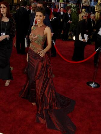 UNITED STATES - MARCH 24:  Halle Berry at the Seventy Fourth Annual Academy Awards in Los Angeles, United States on March 24, 2002 - For the first time this year the Oscar show was held in its brand new home, the Kodak Theatre, located in the heart of Hollywood, California.  (Photo by David LEFRANC/Gamma-Rapho via Getty Images)
