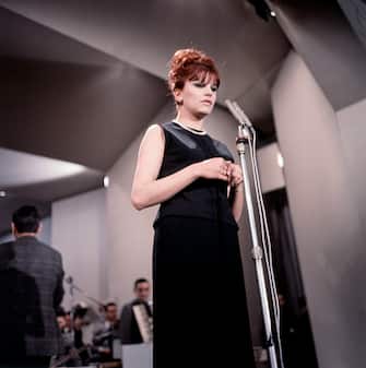Italian singer and actress Milva (Maria Ilva Biolcati) performing at the 12th Sanremo Music Festival. Sanremo, February 1962. (Photo by Mondadori via Getty Images)