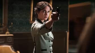 USA.  Alicia Vikander in the (C) HBO Max new series: Irma Vep (2022).  Plot: Mira is an American movie star disillusioned by her career and recent breakup di lei, who comes to France to star as Irma Vep in a remake of the French silent film classic, "Les Vampires."  Ref: LMK110-J8145-070622 Supplied by LMKMEDIA.  Editorial Only.  Landmark Media is not the copyright owner of these Film or TV stills but provides a service only for recognized Media outlets.  pictures@lmkmedia.com