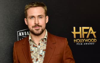 1063522056 BEVERLY HILLS, CALIFORNIA - NOVEMBER 04: Ryan Gosling poses in press room at the 22nd Annual Hollywood Film Awards on November 04, 2018 in Beverly Hills, California. (Photo by Rodin Eckenroth/Getty Images)