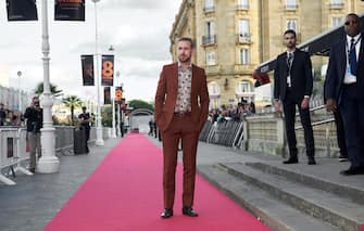 1039451116 SAN SEBASTIAN, SPAIN - SEPTEMBER 24: Ryan Gosling attends 'First Man' premiere during 66th San Sebastian Film Festival on September 24, 2018 in San Sebastian, Spain. (Photo by Carlos Alvarez/Getty Images)
