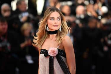 Australian actress Margot Robbie poses as she arrives for the screening of the film "Once Upon a Time... in Hollywood" at the 72nd edition of the Cannes Film Festival in Cannes, southern France, on May 21, 2019. (Photo by LOIC VENANCE / AFP) (Photo by LOIC VENANCE/AFP via Getty Images)