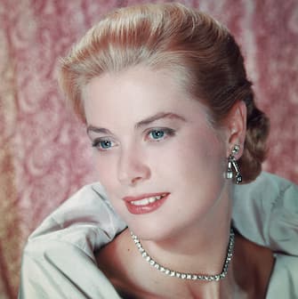 American actress Grace Kelly (1929 - 1982), who retired from films in 1956 to marry Prince Rainier III of Monaco. She was killed in a car crash in 1982.   (Photo by Hulton Archive/Getty Images)