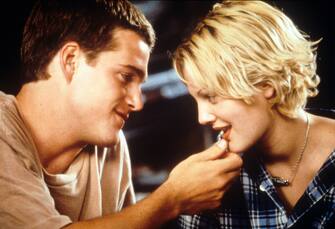foto film vari film : Una folle stagione d'amore
- nella foto : Chris O'Donnell, Drew Barrymore
- titolo originale : Mad Love
- genere : drammatico, romantico
- regia : Antonia Bird (/ IPA/Fotogramma, - 1999-10-05) p.s. la foto e' utilizzabile nel rispetto del contesto in cui e' stata scattata, e senza intento diffamatorio del decoro delle persone rappresentate