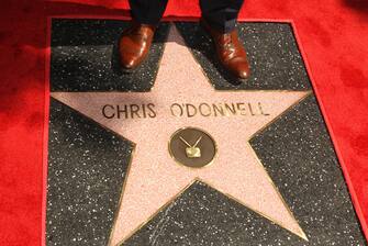 (KIKA) - HOLLYWOOD - Pharrell Williams si era unito alle piÃ¹ grandi personalitÃ Â del mondo dello spettacolo lo scorso dicembre. Oggi Ã¨ stata la volta della star di NCIS: Los Angeles, Chris O&#39;Donnell. L&#39;attore americano Ã¨ il 2544esimo artista insignito della mitica stella sulla celebre Hollywood Boulevard meglio conosciuta come Walk of Fame.Conosciuto dai piÃ¹ per la serie crime, il 44enne O&#39;Donnell nel corso della sua carriera ha preso parte a film di successo come Batman Forever, I Tre Moschettieri e Profumo di Donna, film con Al Pacino, per il quale nel 1993 era stato nominato a un Golden Globe come miglior attore non protagonista.


