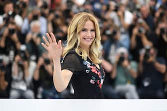 US actress Kelly Preston poses on May 15, 2018 during a photocall for the film "Gotti" at the 71st edition of the Cannes Film Festival in Cannes, southern France. (Photo by Loic VENANCE / AFP)        (Photo credit should read LOIC VENANCE/AFP via Getty Images)