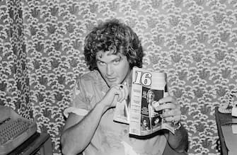 American television actor David Hasselhoff poses with a copy of teen magazine '16' in New York, 1981. Hasselhoff is well known for his acting roles in 'Baywatch' and 80's television series 'Knight Rider'. (Photo by Epics/Getty Images)