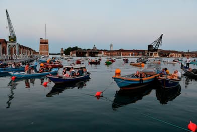 Barch-in, a Venezia il primo cinema drive-in sull’acqua con le barche
