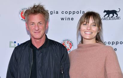 Sean Penn conferma di aver sposato Leila George: "Nozze covid"