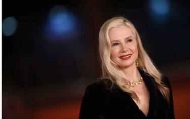 Marateale, Mira Sorvino:"Cambio vita e divento italiana"