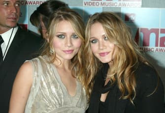 Ashley Olsen and Mary-Kate Olsen during 2002 MTV Video Music Awards - Arrivals at Radio City Music Hall in New York City, New York, United States. (Photo by Jim Spellman/WireImage)
