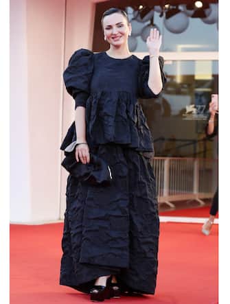 1270656807 VENICE, ITALY - SEPTEMBER 04: Arisa walks the red carpet ahead of the movie "Padrenostro" at the 77th Venice Film Festival at on September 04, 2020 in Venice, Italy. (Photo by Vittorio Zunino Celotto/Getty Images)