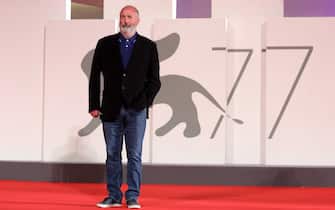 1270714205 VENICE, ITALY - SEPTEMBER 04: South-African director Roger Michell walks the red carpet ahead of the movie "The Duke" at the 77th Venice Film Festival at on September 04, 2020 in Venice, Italy. (Photo by Franco Origlia/Getty Images)