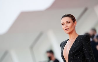 VENICE, ITALY - SEPTEMBER 06: Festival Hostess Anna Foglietta
 walks the red carpet ahead of the movie "The World To Come" at the 77th Venice Film Festival on September 06, 2020 in Venice, Italy. (Photo by Vittorio Zunino Celotto/Getty Images)