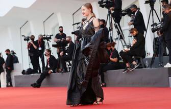 VENICE, ITALY - SEPTEMBER 06: Polina Pushkareva walks the red carpet ahead of the movie "The World To Come" at the 77th Venice Film Festival on September 06, 2020 in Venice, Italy. (Photo by Vittorio Zunino Celotto/Getty Images)