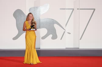 VENICE, ITALY - SEPTEMBER 12: Director Mariana Saffon poses with the Orizzonti Award for Best Short Film during  the winners photocall at the 77th Venice Film Festival on September 12, 2020 in Venice, Italy. (Photo by Ernesto Ruscio/Getty Images)