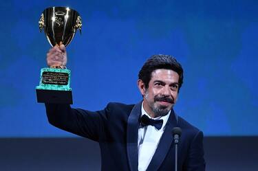 Italian actor Fierfrancesco Favino holds the Volpi Cup (Coppa Volpi) award for Best Actor for his performance in the movie 'Padrenostro' during the awarding ceremony of the 77th annual Venice International Film Festival, in Venice, Italy, 12 September 2020. The festival runs from 02 to 12 September. ANSA/ETTORE FERRARI
