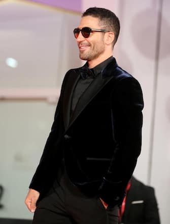 VENICE, ITALY - SEPTEMBER 11: Miguel Ángel Silvestre walks the red carpet ahead of the movie "30 Monedas" (30 Coins) - Episode 1 at the 77th Venice Film Festival on September 11, 2020 in Venice, Italy. (Photo by Elisabetta Villa/Getty Images)