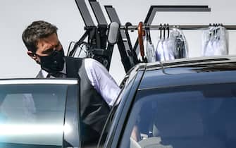 US actor Tom Cruise, wearing a face mask, gets into a car on the set during the filming of "Mission Impossible : Lybra" on October 6, 2020 in Rome. (Photo by Alberto PIZZOLI / AFP) (Photo by ALBERTO PIZZOLI/AFP via Getty Images)