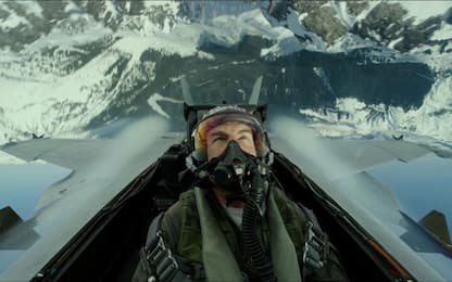 Tom Cruise riceve una licenza da aviatore onoraria per Top Gun
