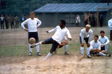 Pelé compie 80 anni: quella rovesciata in "Fuga per la vittoria"