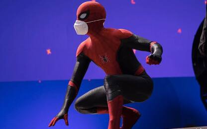Spider-Man 3, Tom Holland dal set: "Indossate la mascherina"