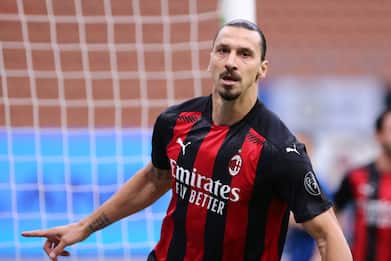 Milan, Zlatan Ibrahimovic operato al ginocchio: stop per almeno 7 mesi