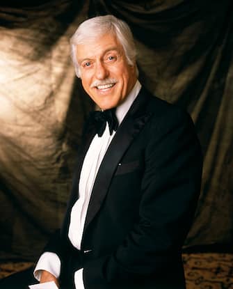 LOS ANGELES, CA - 1998:  American actor and comedian Dick Van Dyke poses for a portrait circa 1998 in Los Angeles, California.  (Photo by Ron Davis/Getty Images)
