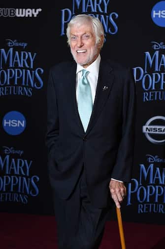 US actor Dick Van Dyke arrives for the world premiere of Disney's "Mary Poppins Returns" at the Dolby theatre in Hollywood on November 29, 2018. (Photo by VALERIE MACON / AFP)        (Photo credit should read VALERIE MACON/AFP via Getty Images)