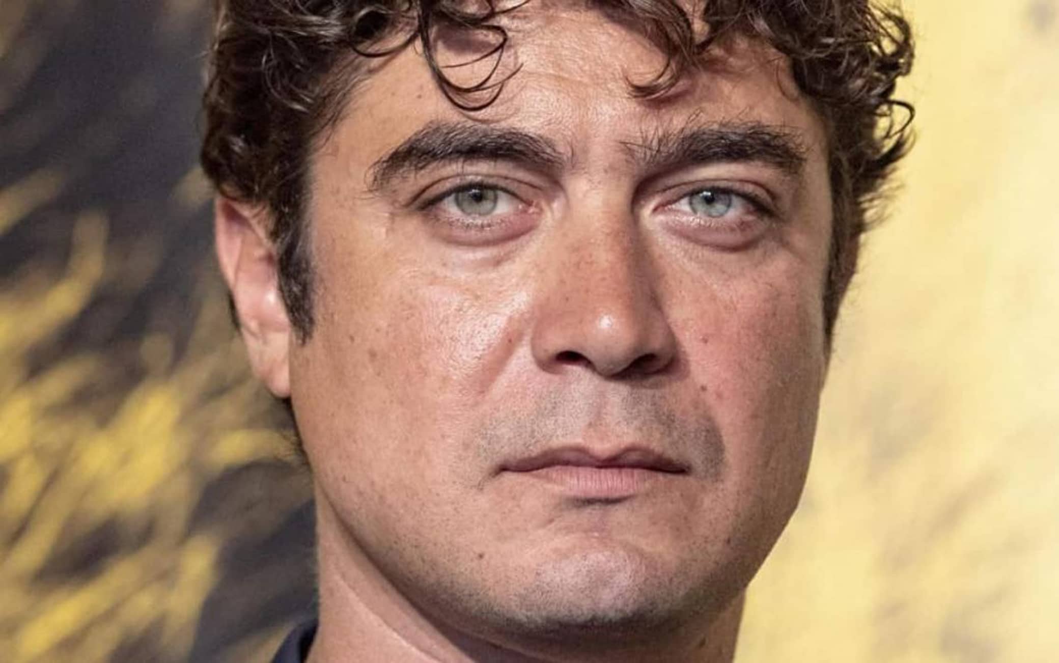 Riccardo Scamarcio, contadino sognatore e ribelle in 'L'ultimo Paradiso'