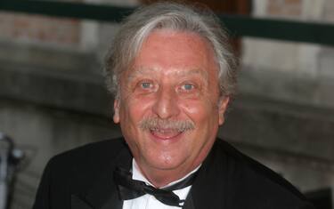 Morto il doppiatore Claudio Sorrentino, voce di Gibson e Travolta: era malato di Covid