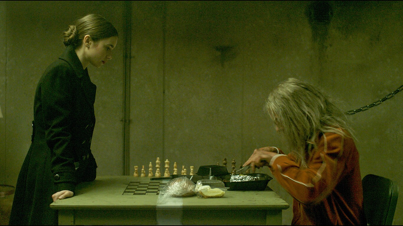 Lilly Collin e Simon Pegg in Inheritance