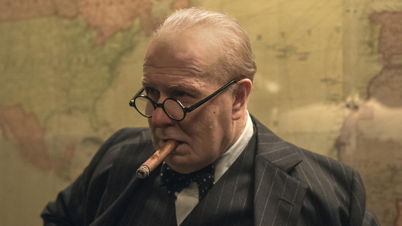 Gary Oldman in L'ora più buia