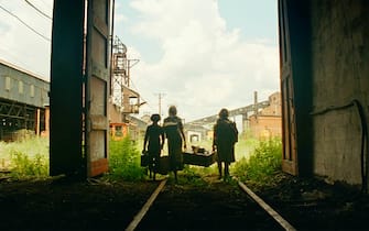 USA. Emily Blunt, Noah Jupe, and Millicent Simmonds  in a scene from the ©Paramount Pictures new movie: A Quiet Place: Part II (2020).
Plot:  Following the events at home, the Abbott family now face the terrors of the outside world. Forced to venture into the unknown, they realize the creatures that hunt by sound are not the only threats lurking beyond the sand path. 
Ref: LMK110-J7127-190521
Supplied by LMKMEDIA. Editorial Only.
Landmark Media is not the copyright owner of these Film or TV stills but provides a service only for recognised Media outlets. pictures@lmkmedia.com